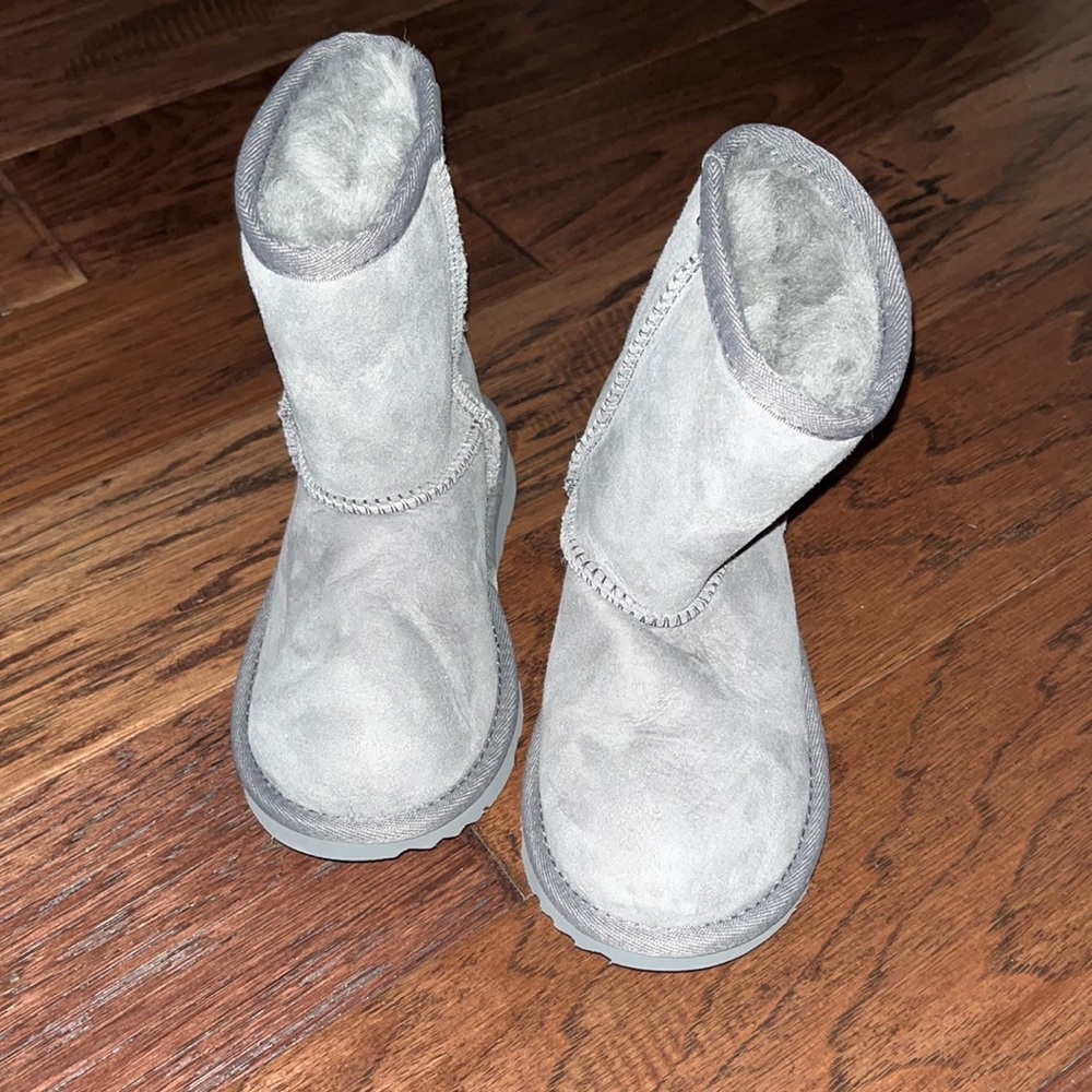NWOT UGG kids boots
